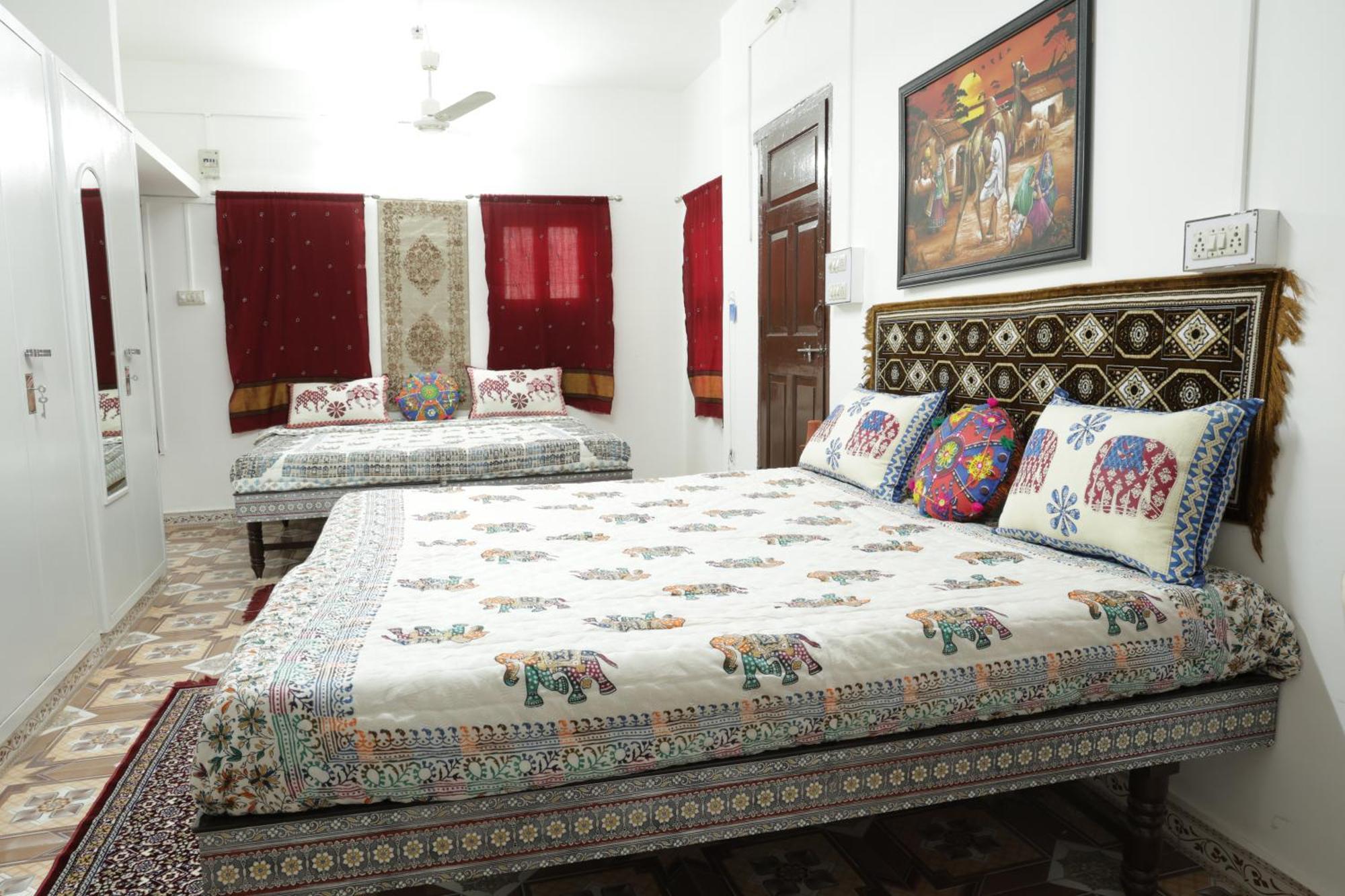Prag View Heritage Homestay Bhuj Luaran gambar